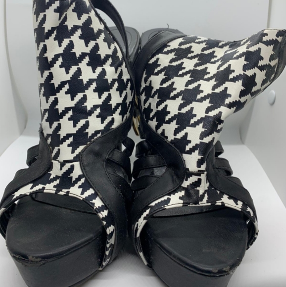 Heels - Picture 3 of 3